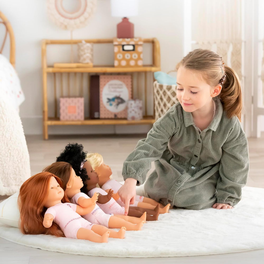 Corolle 9000200070 - MaCorolle, Prune, păpușă franceză cu talisman și parfum de vanilie