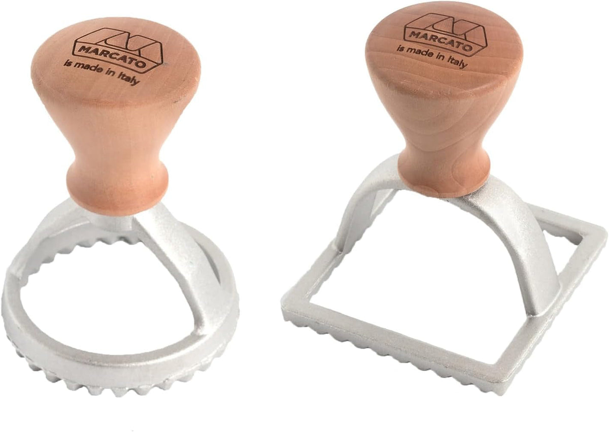 Set de forme pentru ravioli și biscuiți Marcato, aparat de ravioli, formă pentru biscuiți, lemn masiv și fontă, fabricat în Italia, relief rotund 58 mm + relief pătrat 58 mm. Model: Raviolè
