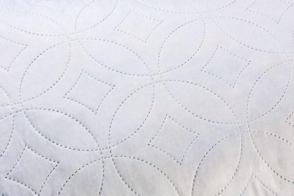 V.I.P. Very Important Pillow V.I.P. Pernă cu fulgi de memorie, alb, pernă 45 X 75 cm, copertă matlasată din poliester, foarte respirabilă, moale, fabricată în Italia Perne standard Naty Shop