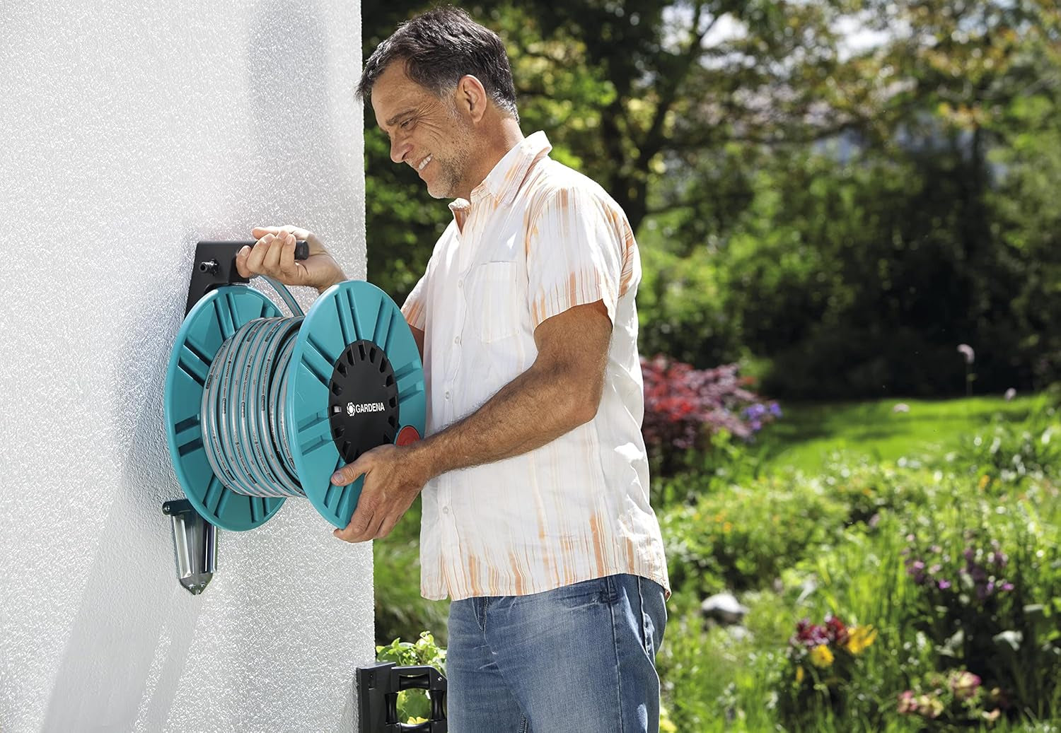 Rolă de furtun Gardena Classic de perete 60 cu rolă de ghidare a furtunului: Pentru montare ușoară pe perete, cu sistem anti-picurare, conexiune înclinată, capacitate mare, economie de spațiu (2650-88)