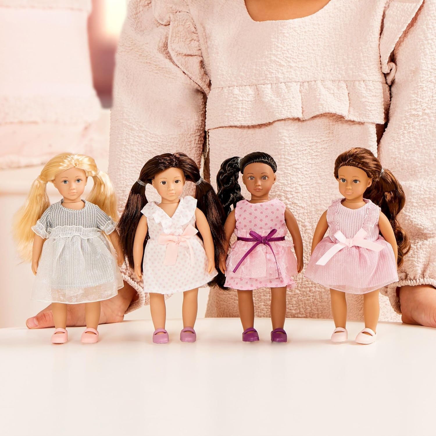 Lori - Mode-Freunde: Nina, Amaya, Chen & Flora - 4 Mini-Puppen - 15 cm Modepuppen - Kleider & Schuhe - Spielzeug für Kinder - 3 Jahre +