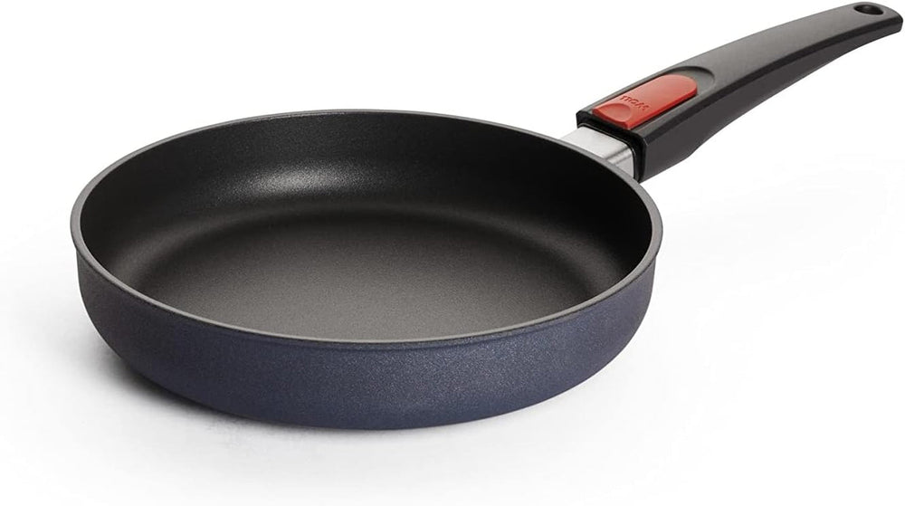 Woll Diamond Lite flad pande - Induktion -, Ø 20 Cm, 5 Cm højde, Med aftageligt håndtag - Velegnet til alle typer kogeplader, Støbt aluminium, Non-stick belægning Naty Shop Gryder og pander Ø 22 Cm