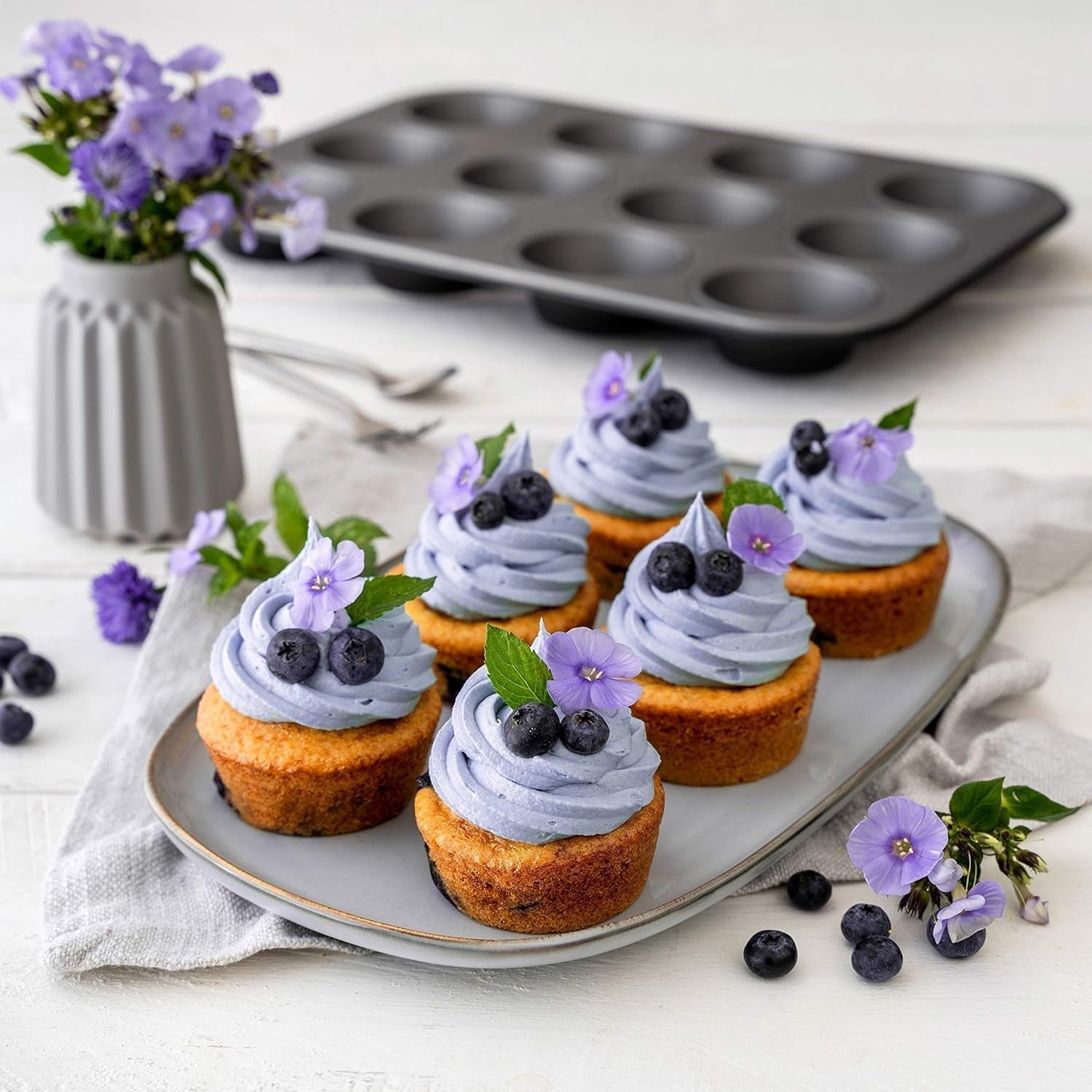 Zenker 12Er Muffinform Energy, Premium-Backform, Für Köstliche Kuchen, Verkürzt Die Backzeit Um Bis Zu 20% (Farbe: Silber/Anthrazit), Menge: 1 Stück, Hellgrau Und Dunkelgrau Forme og bakker til bagning Naty Shop