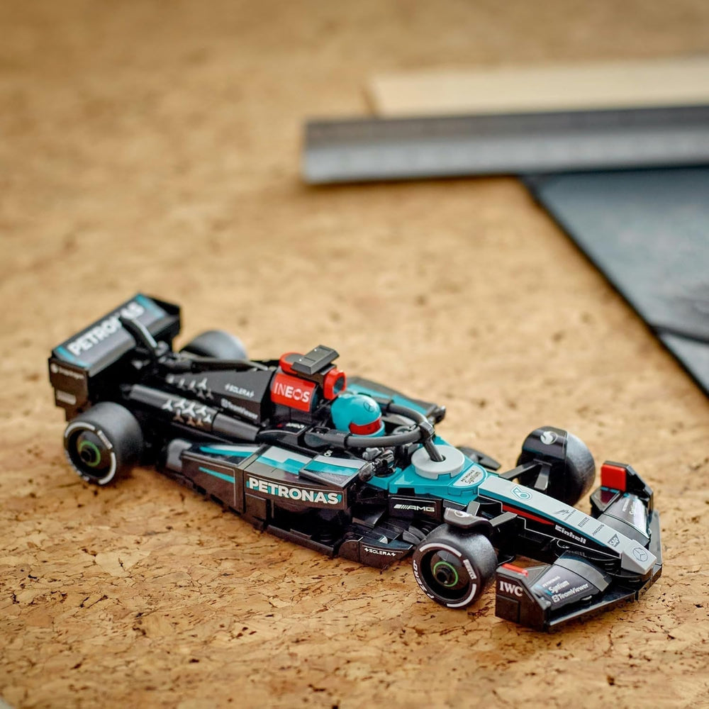 LEGO Speed Champions Mercedes-Amg F1 W15 Racerbil - Formel 1 minifigur legetøj - Samlerbar og bygbar bilmodel - Gave til drenge og piger 10+ eller voksne fans 77244 Byggesæt Besuche den LEGO-Store