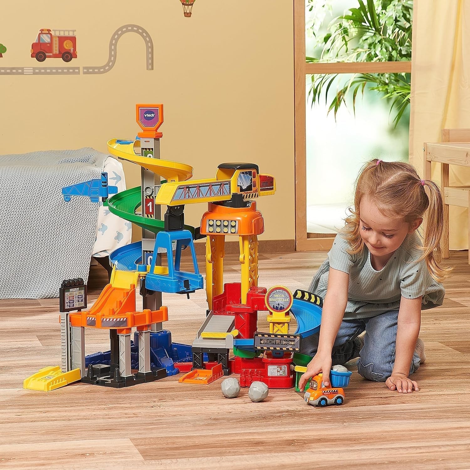 VTech TUT TUT Baby Flitzer - Mega șantier de construcții - Set de joacă interactiv cu elemente în mișcare, melodii și cântece și camion basculant TUT TUT Baby Flitzer - Pentru copii cu vârsta între 1 și 5 ani Jucarii Bebe Naty Shop
