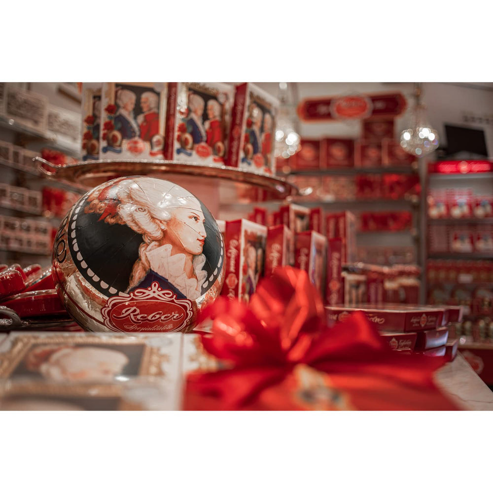 Reber Authentic Mozart Balls Christmas Edition Dark Chokolade Praliner Marcipan Nougat Ideel julegavepakke med 12 stk.