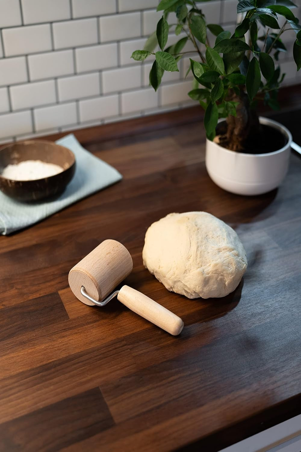Chinchilla® Backblechroller/Teigroller zylindrisch aus Buchenholz | Der stabile Helper für die Küche | Fremstillet i Tyskland | Nachhaltige Qualität aus Deutschland | 18 x 5 cm