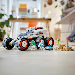 LEGO City Space Rover cu extratereștri, set de mașină cu figurine robot și extratereștri, cadou de ziua de naștere pentru băieți și fete de la 6 ani, cu 2 minifigurine și un set de planete 60431 Seturi de constructie Besuche den LEGO-Store