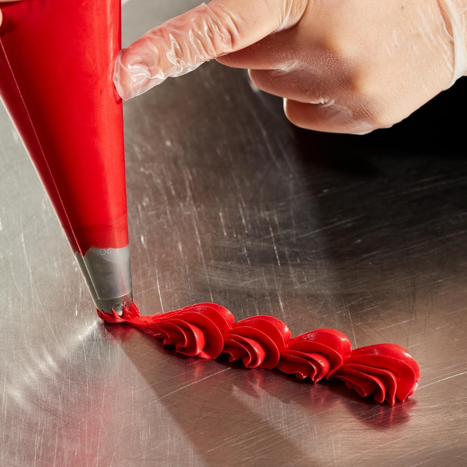 Colorant alimentar roșu pe bază de ulei Colour Mill - Colorant alimentar pentru ciocolată, fondant, brioșe, prăjituri, copt, macaroane - Colorant alimentar pentru decorarea torturilor - 20 ml