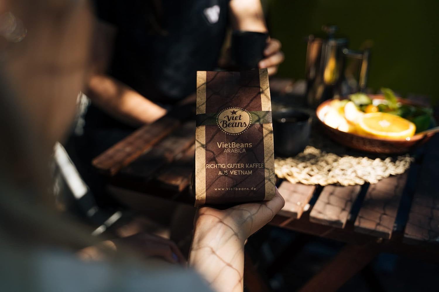 VietBeans 100% Arabica Ganze Kaffeebohnen - Espresso Bohnen säurearm - Fruchtiger Hochlandkaffee mit Nebennote Karamell und Honig - Leicht bittere Süße - 250g