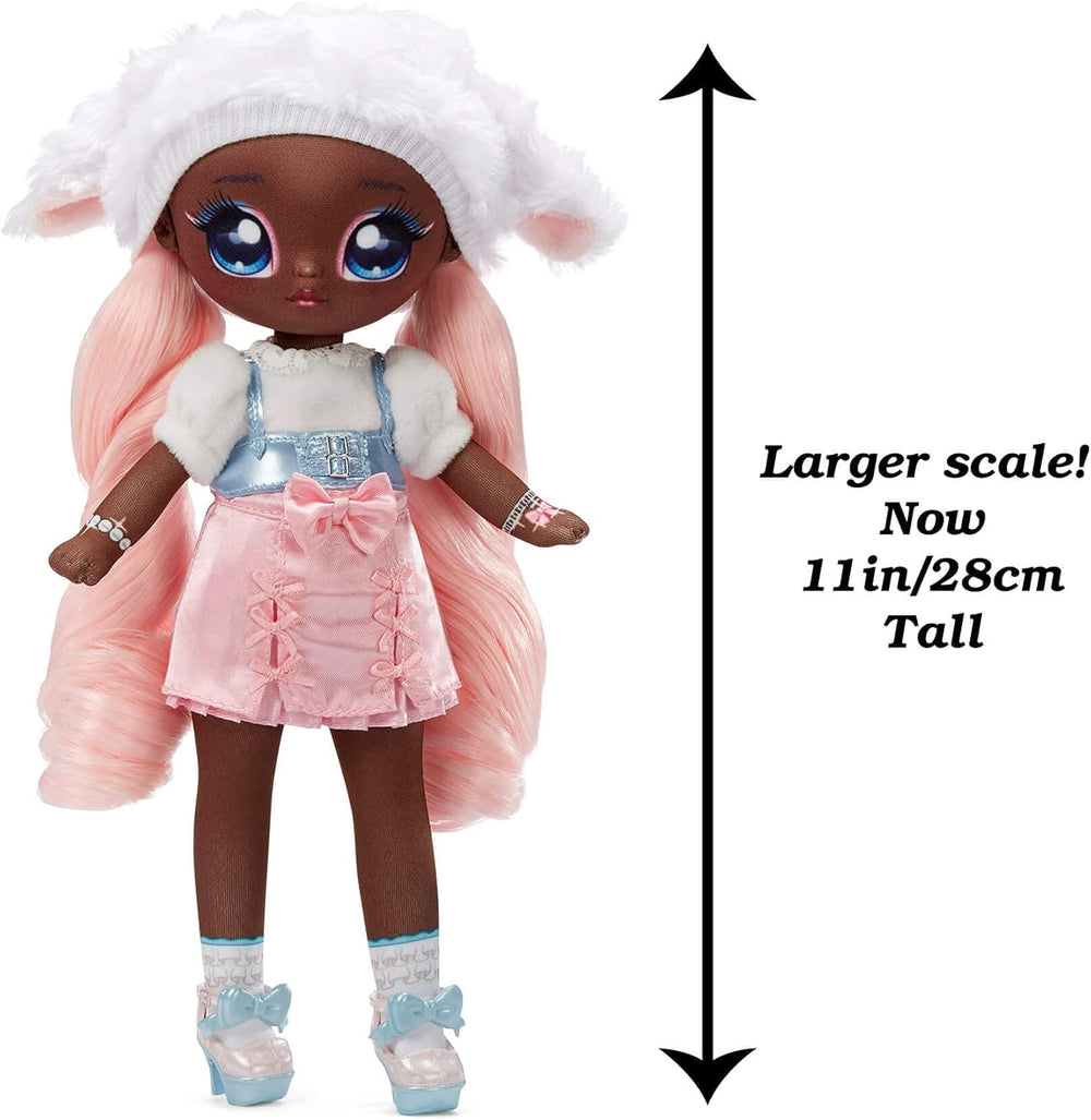 N/A! N/A! N/A! SurpriseTeens Modepuppe - Sammlerpuppe - 28 cm blød Stoffpuppe, inspireret af Får - Med pink hår - Lila Lamb