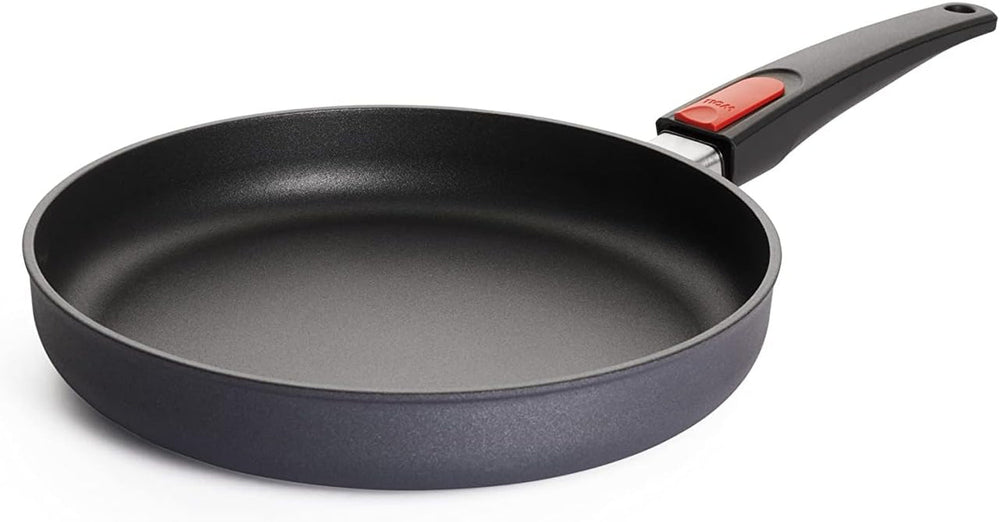 Woll Diamond Lite flad pande - Induktion -, Ø 20 Cm, 5 Cm højde, Med aftageligt håndtag - Velegnet til alle typer kogeplader, Støbt aluminium, Non-stick belægning Naty Shop Gryder og pander Ø 26 Cm