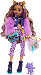 Păpușa Monster High Clawdeen Wolf cu cățeluș Crescent și accesorii precum ghiozdan, calendar, gustări și multe altele, HRP65