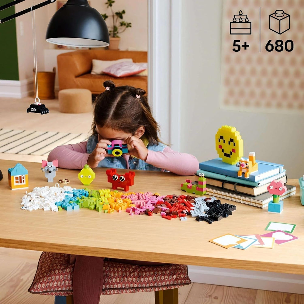 LEGO Classic Creative Fun Box, farverige byggeklodser til fantasifuldt rollespil, byggesæt til begyndere, legetøj til piger og drenge fra 5 år, genopbyggelige modeller 11042 byggesæt Besuche den LEGO-Store